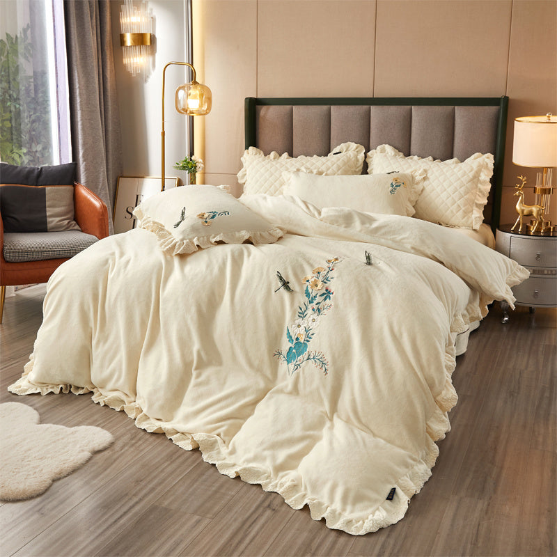 KTX-388563 High-End Three-Dimensional Embroidery Thick Milk Velvet Bed Linen Set - 4 Pieces
