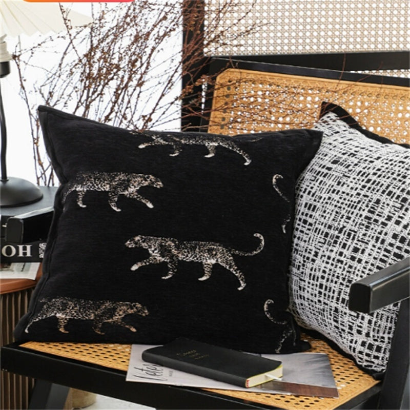 KTX-418835 Three-Dimensional Black and White Leopard Square Pillow Cover