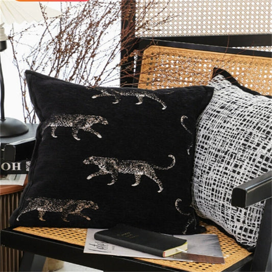 KTX-418835 Three-Dimensional Black and White Leopard Square Pillow Cover