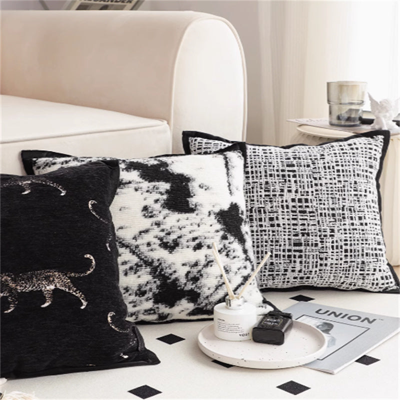 KTX-418835 Three-Dimensional Black and White Leopard Square Pillow Cover
