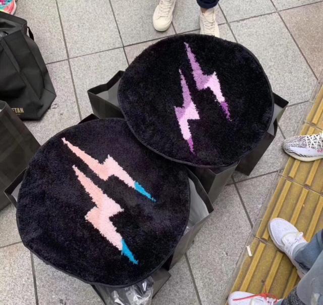 KTX-431315 Fantasy Gradient Lightning Carpet for Modern Living Spaces - Available in Purple, Pink, White, and Black