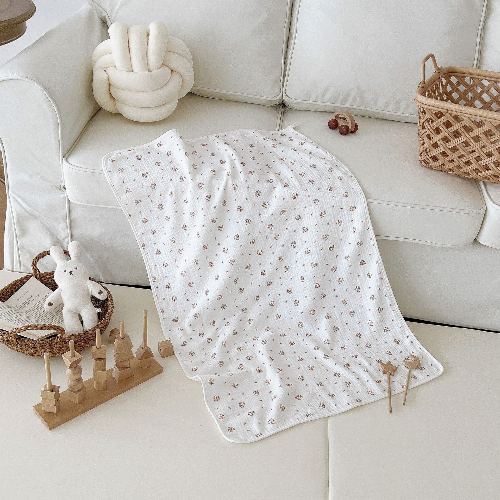 KTX-431955 Cotton Baby Bath Towel - Soft and Durable for All Seasons, Various Cartoon Patterns Available