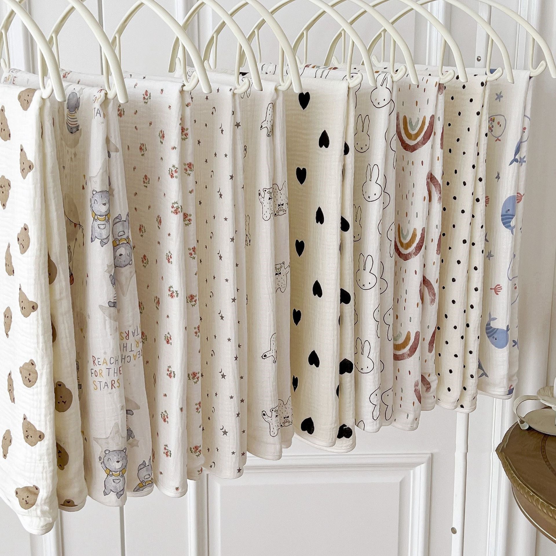 KTX-431955 Cotton Baby Bath Towel - Soft and Durable for All Seasons, Various Cartoon Patterns Available