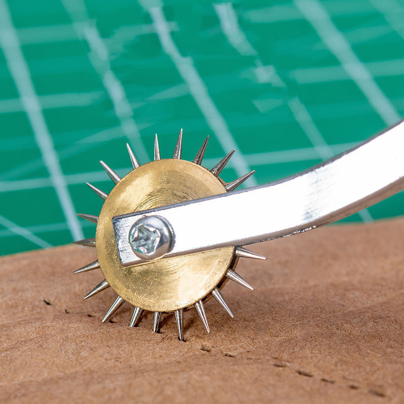 KTX-439123 Crimping Wheel Tool with Wooden Handle for Paper, Fabric, and Leather