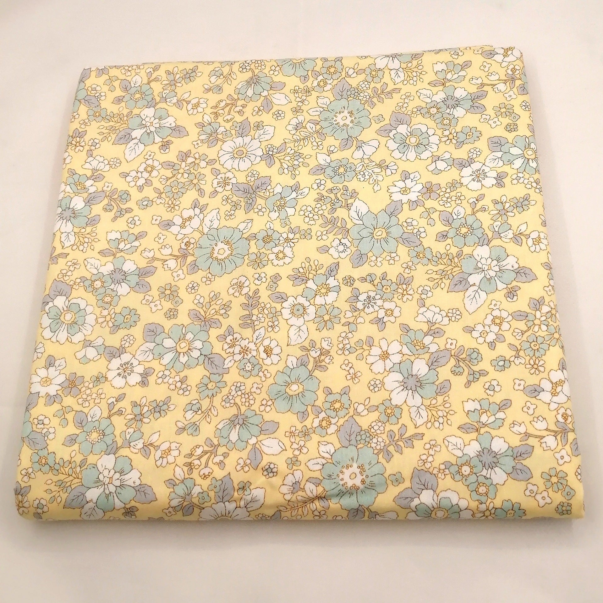 KTX-466131 Cotton Twill Printed Fabric for DIY Handmade Patchwork - Multiple Sizes Available