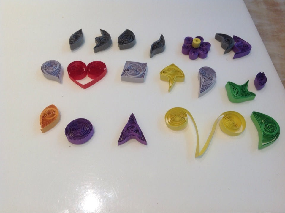 KTX-481939 Quilling Craft Kit with 24 Colors of Fine Paper, Tools, and Graphics Template