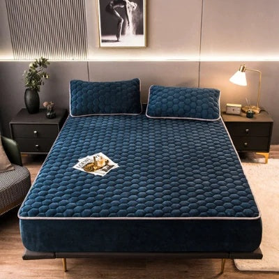 KTX-490323 Breathable 3-Piece Solid Color Quilted Mattress Set with Pillow Covers