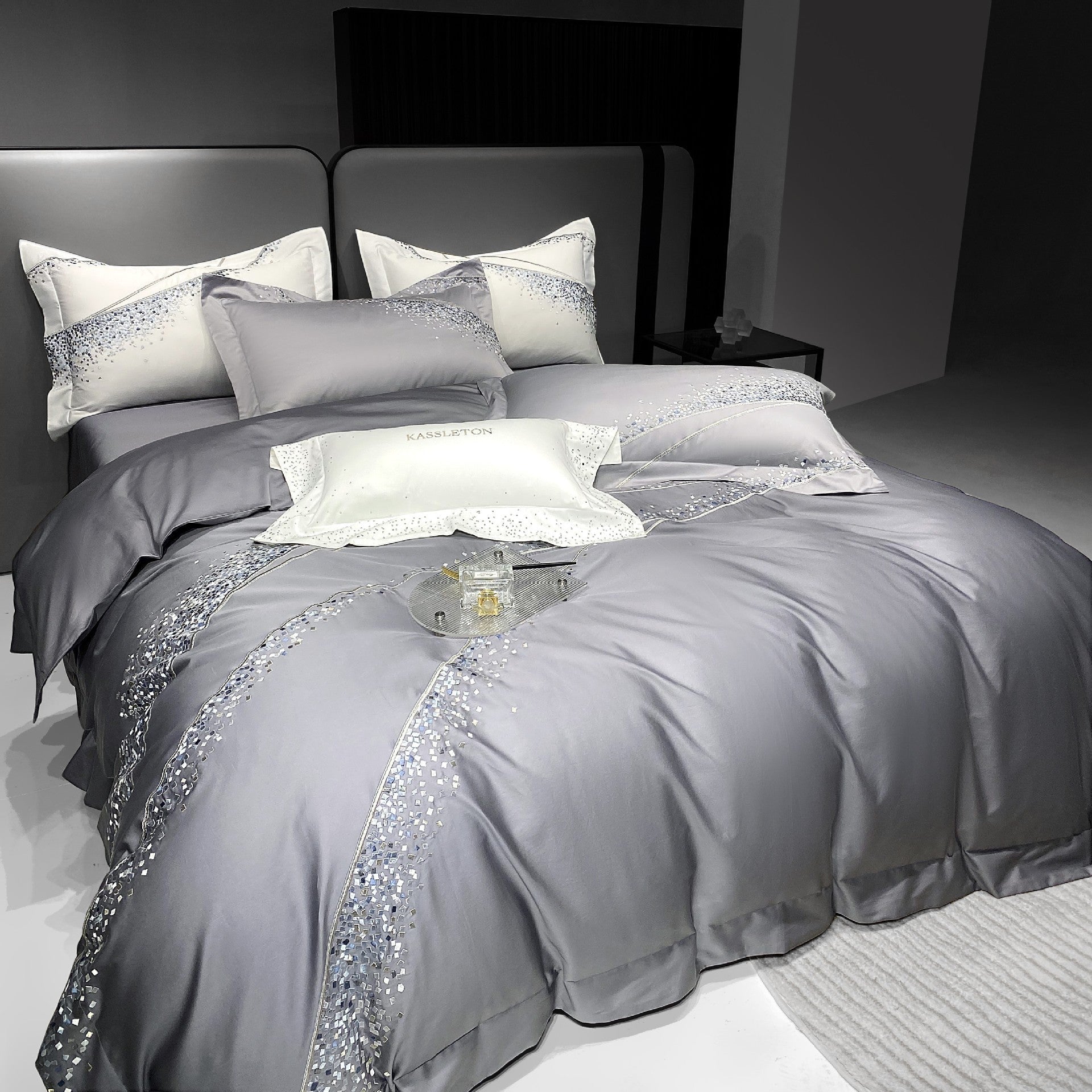 KTX-501843 Long-Staple Cotton Four-Piece Bedding Set with Embroidered Quilt Cover and Solid Color Design