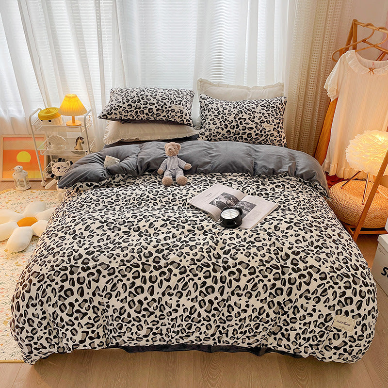 KTX-513043 Cotton and Velvet Four-Piece Bed Set for Autumn and Winter with Stylish Prints
