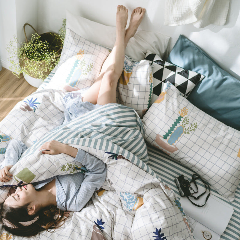 KTX-525395 Cotton 4-Piece Pineapple Duvet Cover Set for Spring and Summer - Includes Quilt Cover, Sheet, Pillowcases