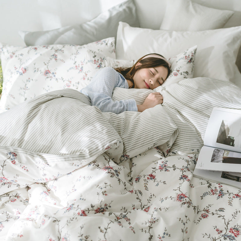 KTX-525395 Cotton 4-Piece Pineapple Duvet Cover Set for Spring and Summer - Includes Quilt Cover, Sheet, Pillowcases