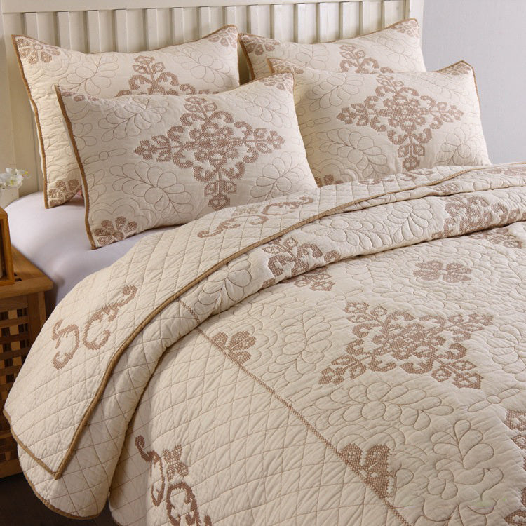 KTX-543827 Three-Piece Pure Cotton Bedding Set with Quilted Design and Embroidered Accents
