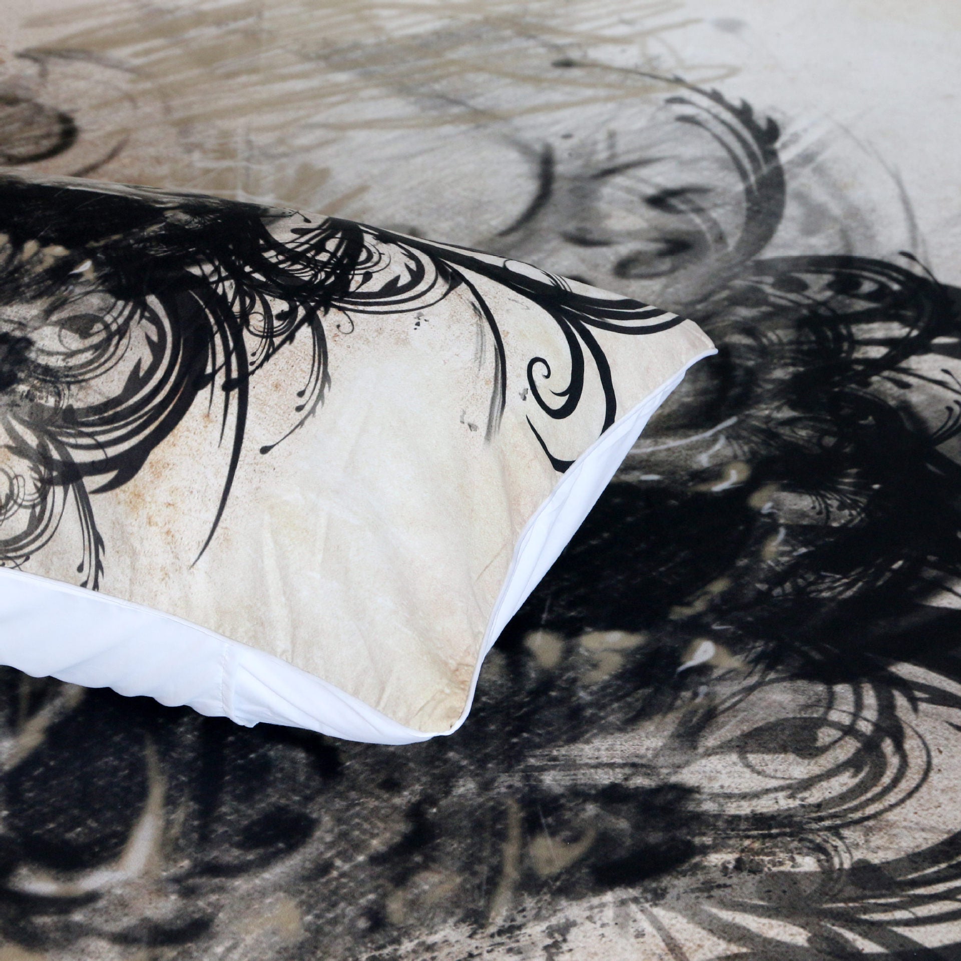 KTX-550099 Black Polyester Three-Piece Bedding Set with Quilt Cover