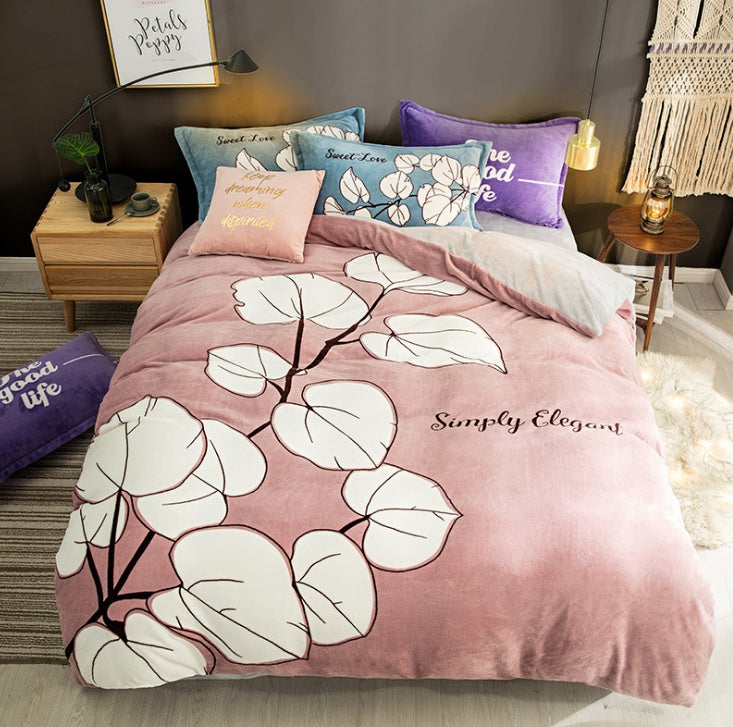 KTX-556179 Flannel Four-Piece Bedding Set in All-Crafted Velvet with French Velvet Printing