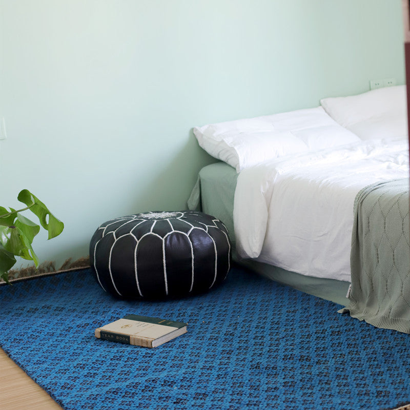 KTX-563539 Moroccan Hand-Embroidered Sheepskin Futon - 55" Diameter, American Country Style