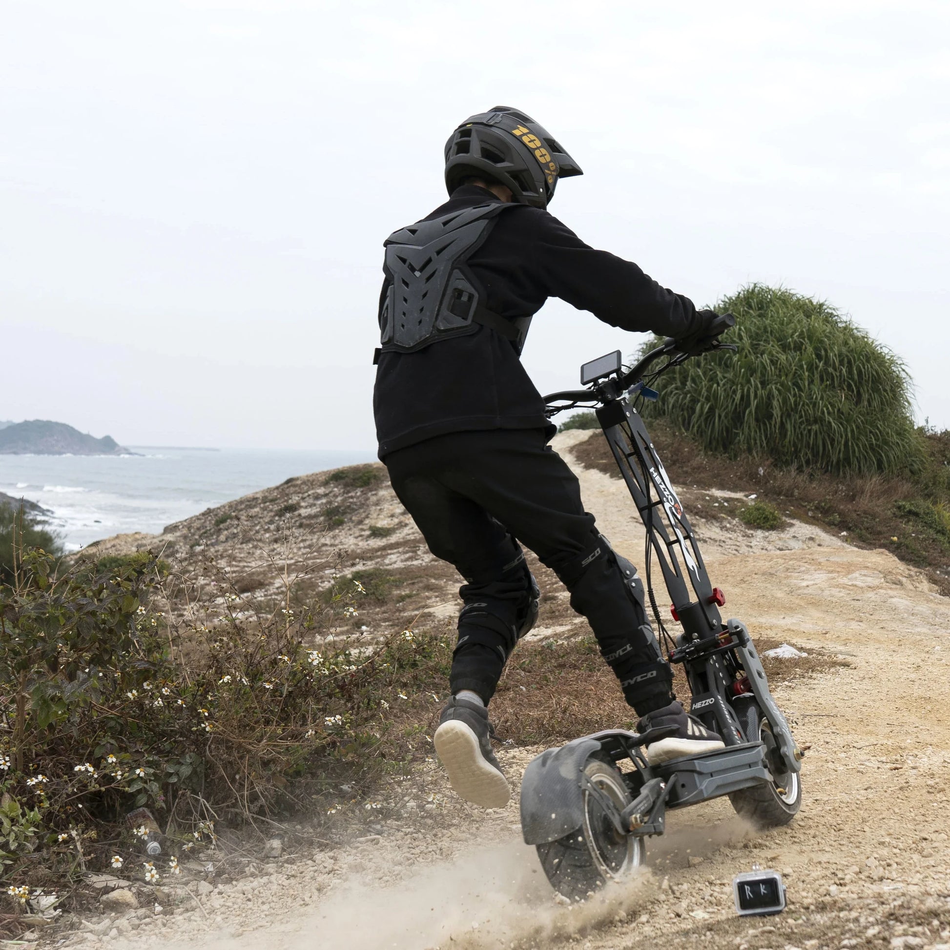KTX-625043 High-Speed 12-Inch Dual Motor Off-Road Electric Scooter, 8000W, 40AH Battery, Foldable, 75KM/H Max Speed