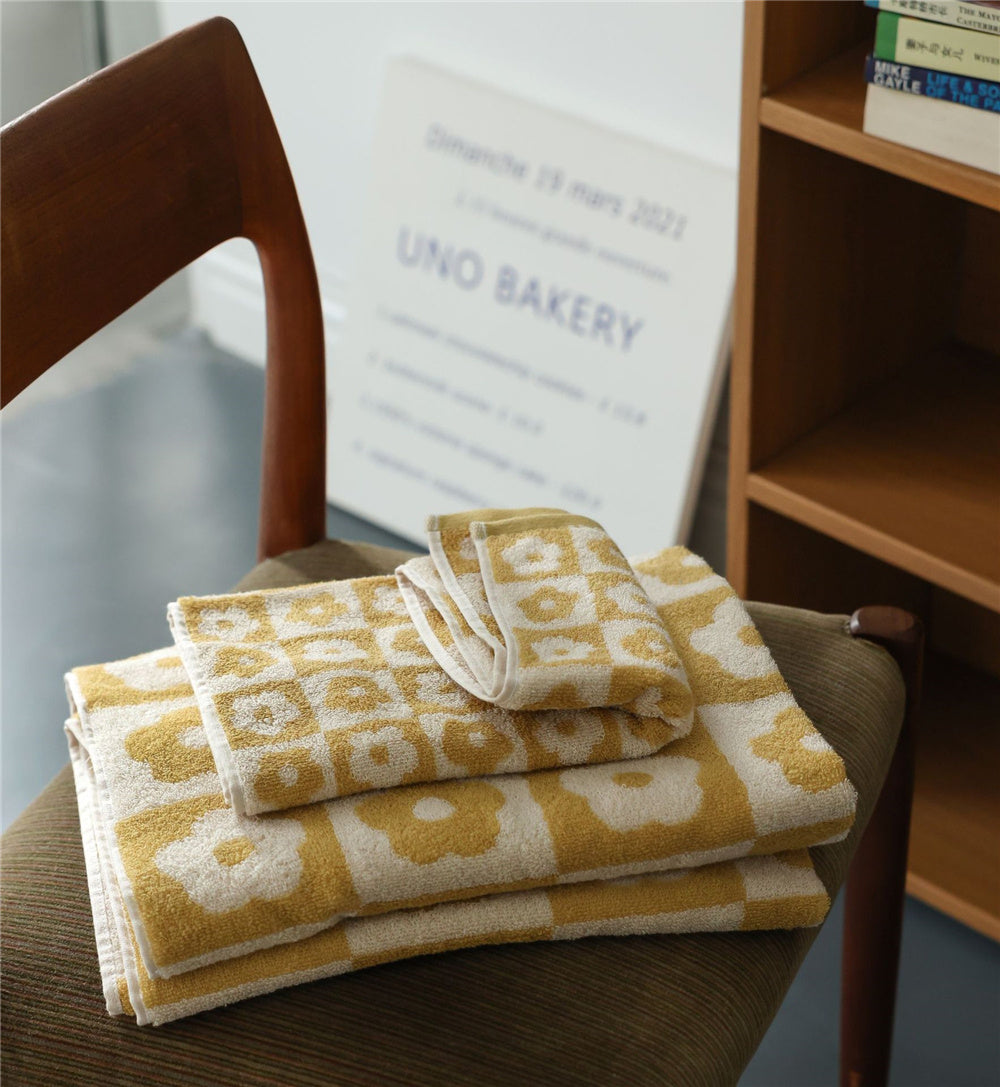 KTX-633171 Retro Style Cotton Fish Scale Towel Set - Face and Bath Towels in Lattice Floral Colors