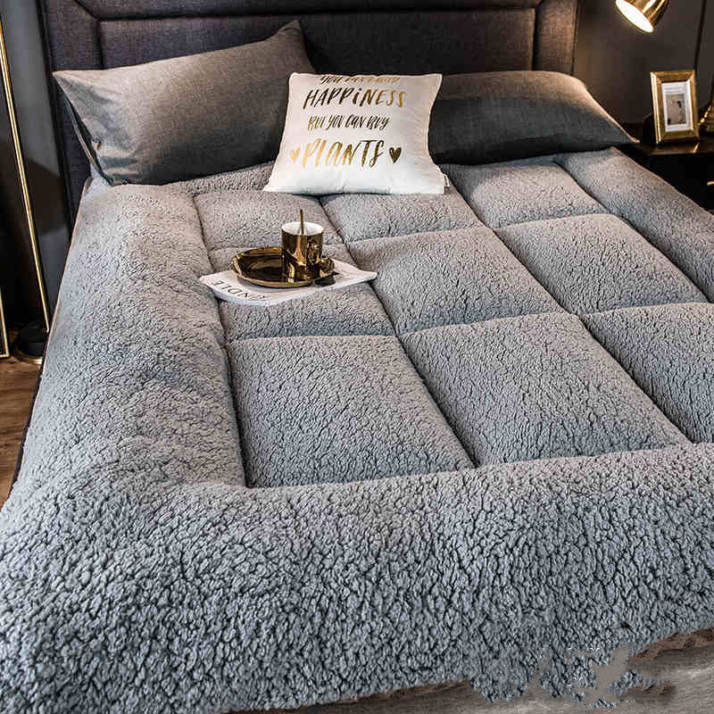 KTX-642131 Winter Lamb Wool Mattress - European Style, Moisture-Absorbing, Breathable Lamb Velvet Fabric, Multiple Sizes Available