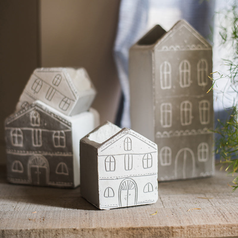 KTX-642579 Charming Ceramic Little House Flower Pot for Garden and Balcony Decor