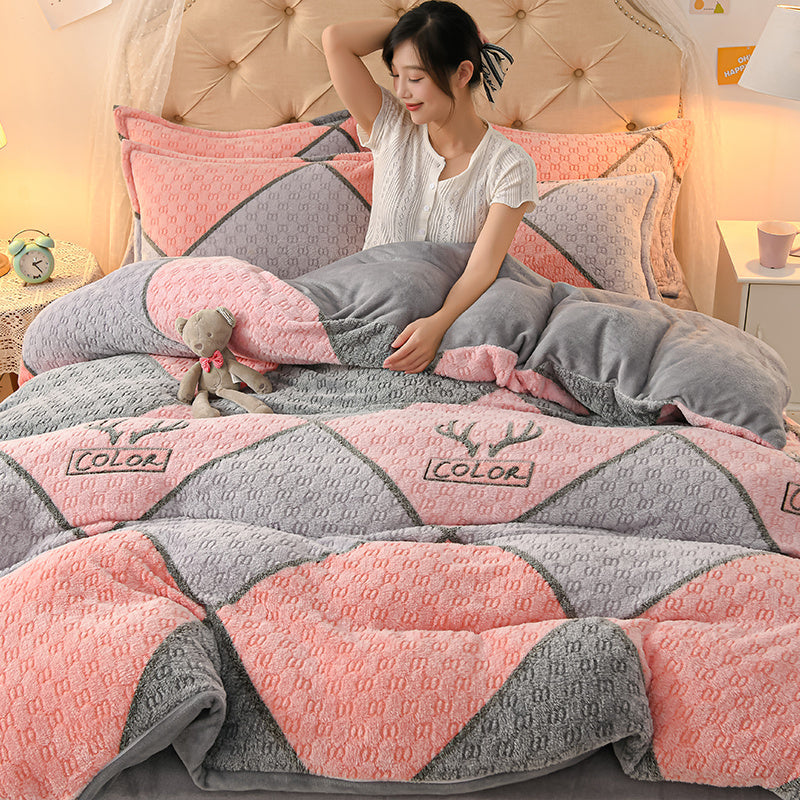 KTX-647571 Coral Velvet Double-Sided Bedding Set with Cartoon Patterns, 4-Piece Collection for Various Bed Sizes
