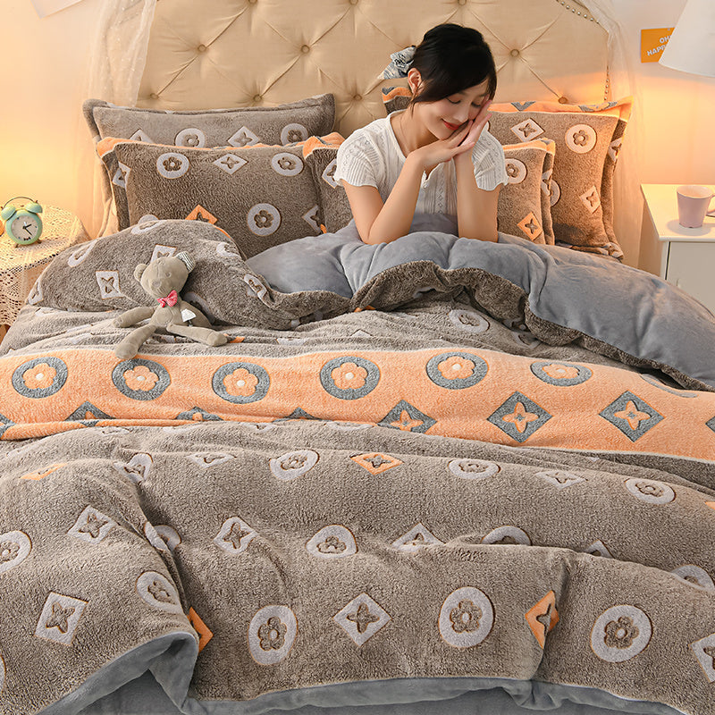 KTX-647571 Coral Velvet Double-Sided Bedding Set with Cartoon Patterns, 4-Piece Collection for Various Bed Sizes
