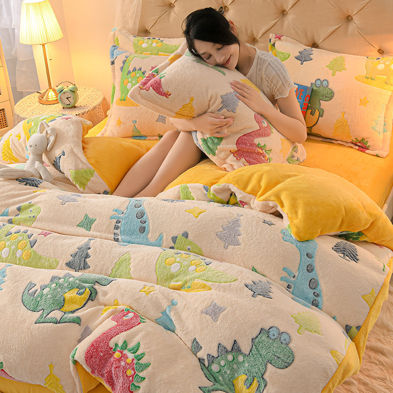 KTX-647571 Coral Velvet Double-Sided Bedding Set with Cartoon Patterns, 4-Piece Collection for Various Bed Sizes