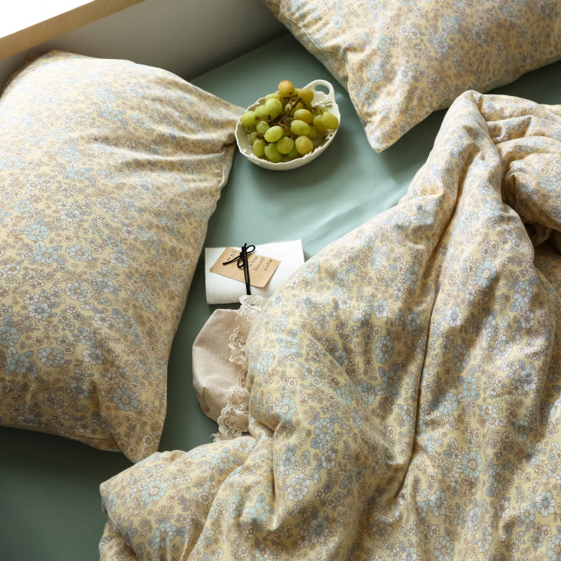 KTX-678035 Cotton Floral Quilt Cover Set with Knitted Fabric, Pillowcase & Sheet for Comfortable Sleep