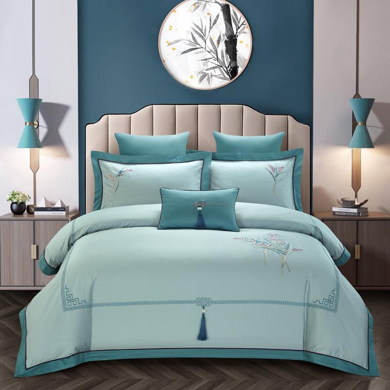 KTX-682323 Elegant Cotton Embroidery Bedding Set for 1.5m/2.0m Beds - 4-Piece Collection with Quilt, Sheet, and Pillowcases