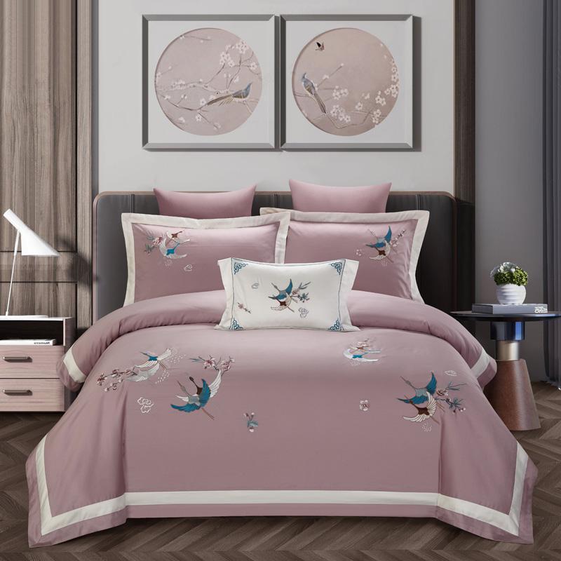 KTX-682323 Elegant Cotton Embroidery Bedding Set for 1.5m/2.0m Beds - 4-Piece Collection with Quilt, Sheet, and Pillowcases
