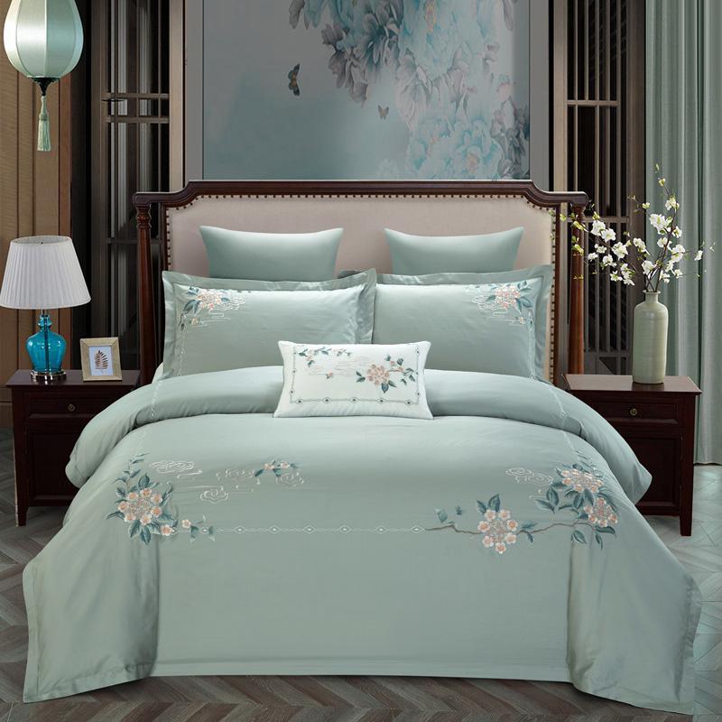 KTX-682323 Elegant Cotton Embroidery Bedding Set for 1.5m/2.0m Beds - 4-Piece Collection with Quilt, Sheet, and Pillowcases