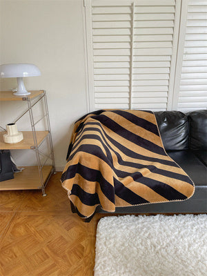 KTX-686931 Cozy Vintage Milk Fleece Lamb Coral Blanket for All-Season Comfort