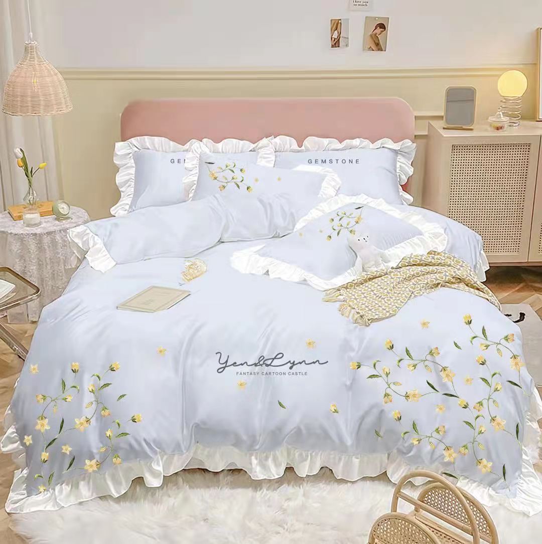 KTX-699283 Washed Cotton Four-Piece Embroidered Quilt Cover Set with Floral Designs