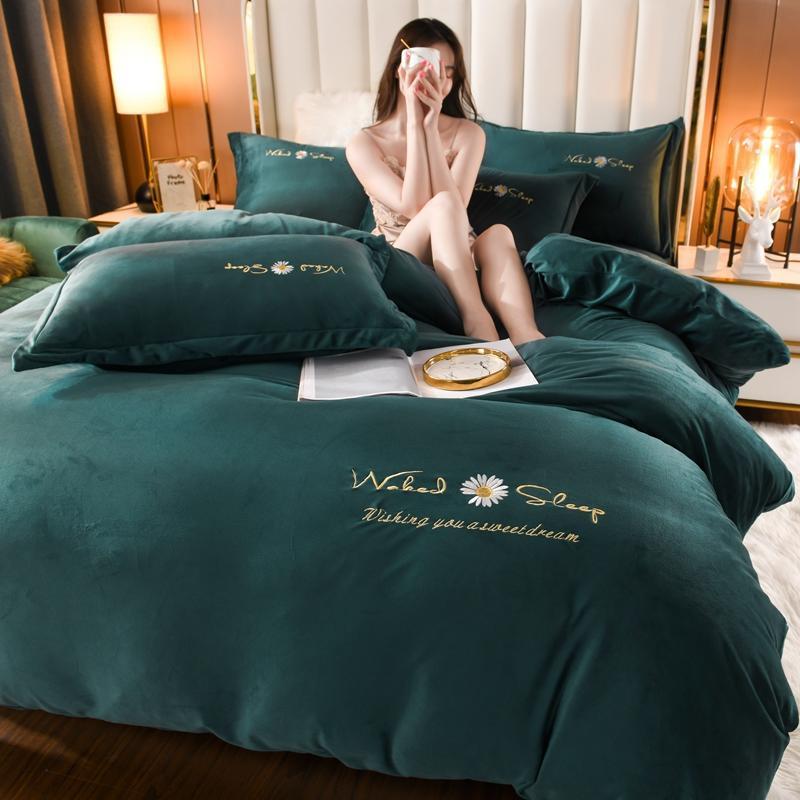 KTX-719379 Embroidered Crystal Velvet 4-Piece Bedding Set - Soft and Comfortable Design