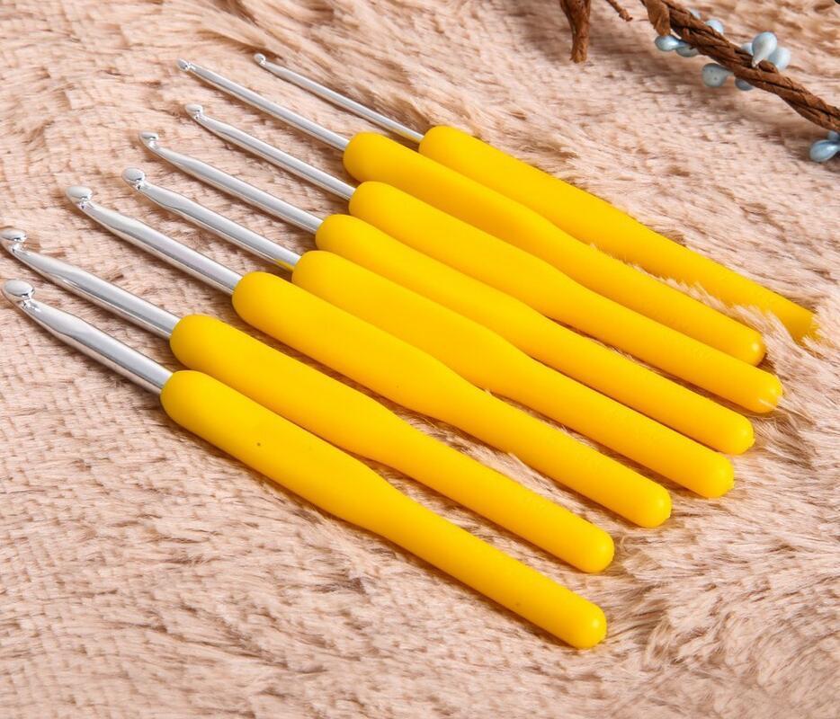 KTX-745235 Knitting Tools Set with 8 Comfort Handle Crochet Needles in Various Sizes
