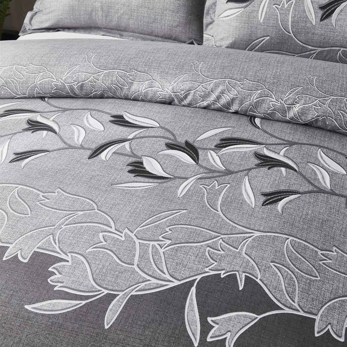 KTX-750995 Embroidered Three-Piece Quilt Cover Set in Multiple Sizes