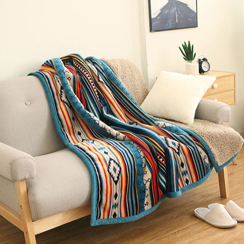 KTX-761683 Coral Fleece Quilt Blanket in Geometric Pattern, Thickened Polyester Fiber, 127cm x 152cm