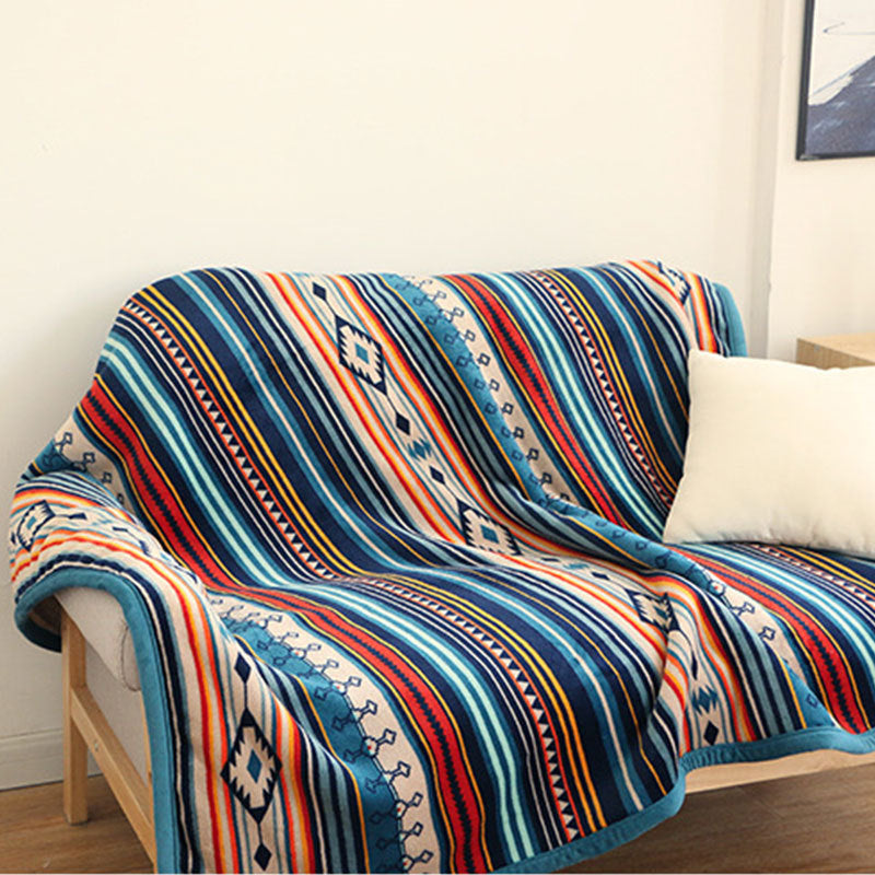 KTX-761683 Coral Fleece Quilt Blanket in Geometric Pattern, Thickened Polyester Fiber, 127cm x 152cm