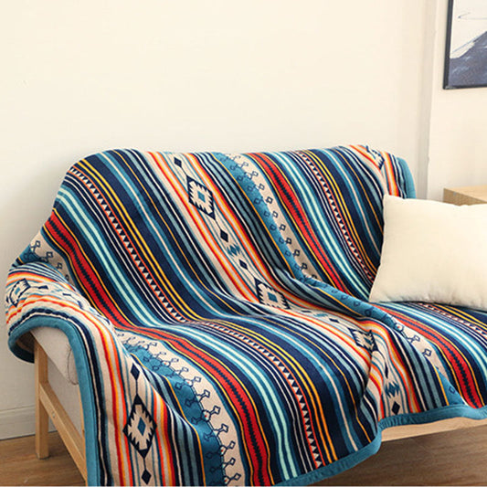 KTX-761683 Coral Fleece Quilt Blanket in Geometric Pattern, Thickened Polyester Fiber, 127cm x 152cm