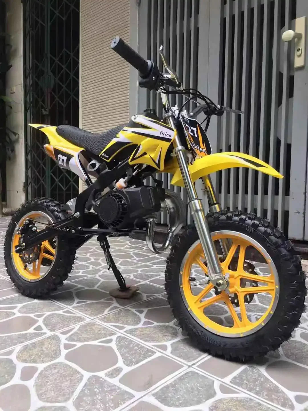 KTX-764243 Kids 50cc 2-Stroke Mini Motorcycle with Max Speed of 40km/h - Compact Dirt Bike for Young Riders