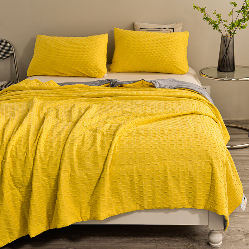KTX-781779 Cooling Summer Quilt Made of Soft Silk-Blend Polyester, Available in Multiple Sizes