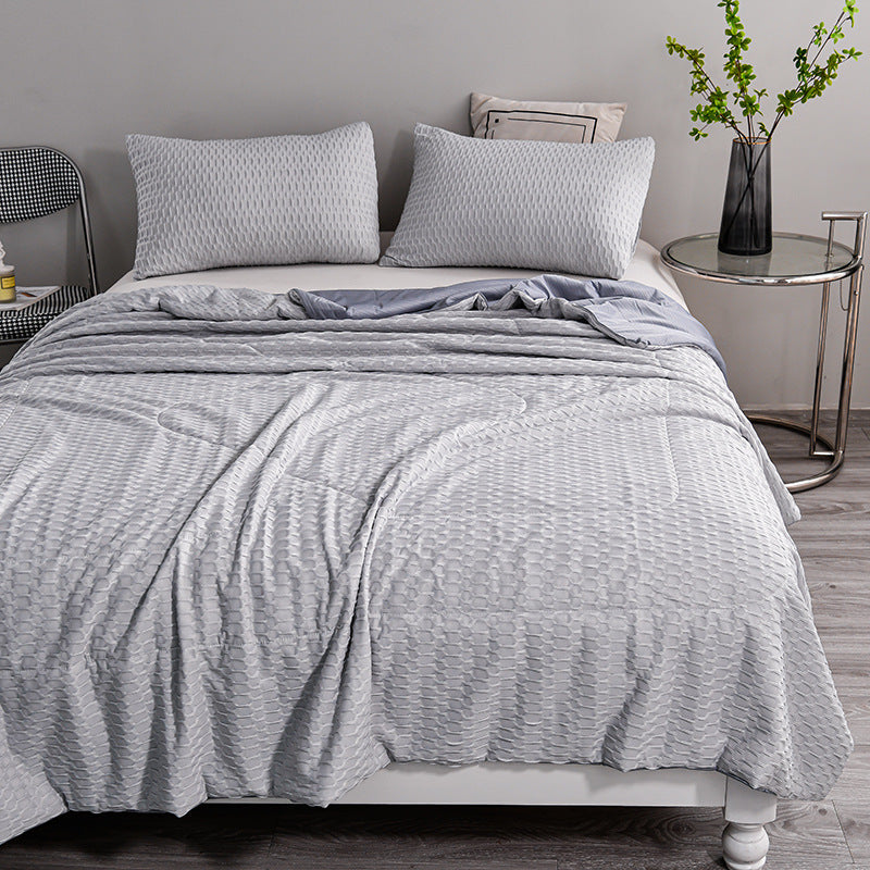 KTX-781779 Cooling Summer Quilt Made of Soft Silk-Blend Polyester, Available in Multiple Sizes