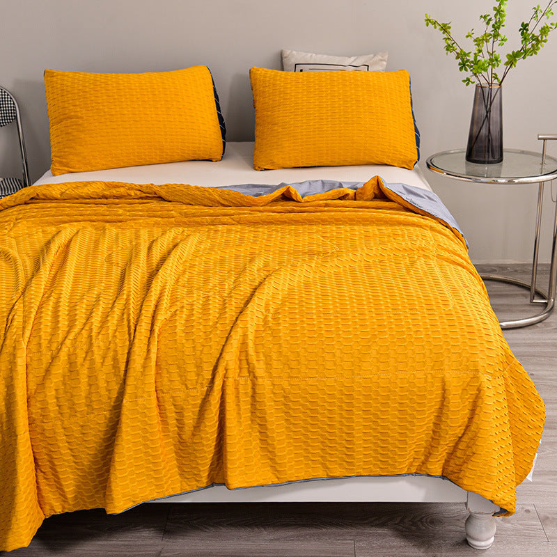 KTX-781779 Cooling Summer Quilt Made of Soft Silk-Blend Polyester, Available in Multiple Sizes