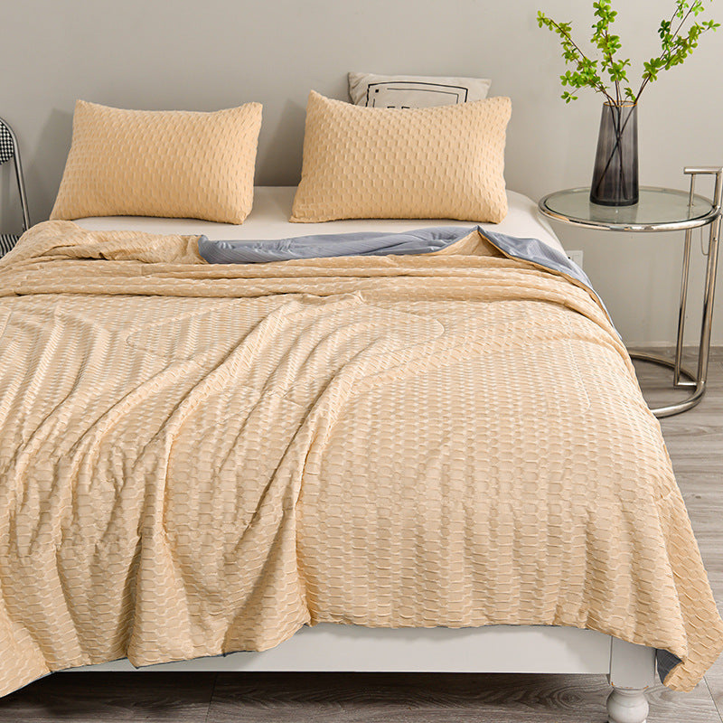 KTX-781779 Cooling Summer Quilt Made of Soft Silk-Blend Polyester, Available in Multiple Sizes