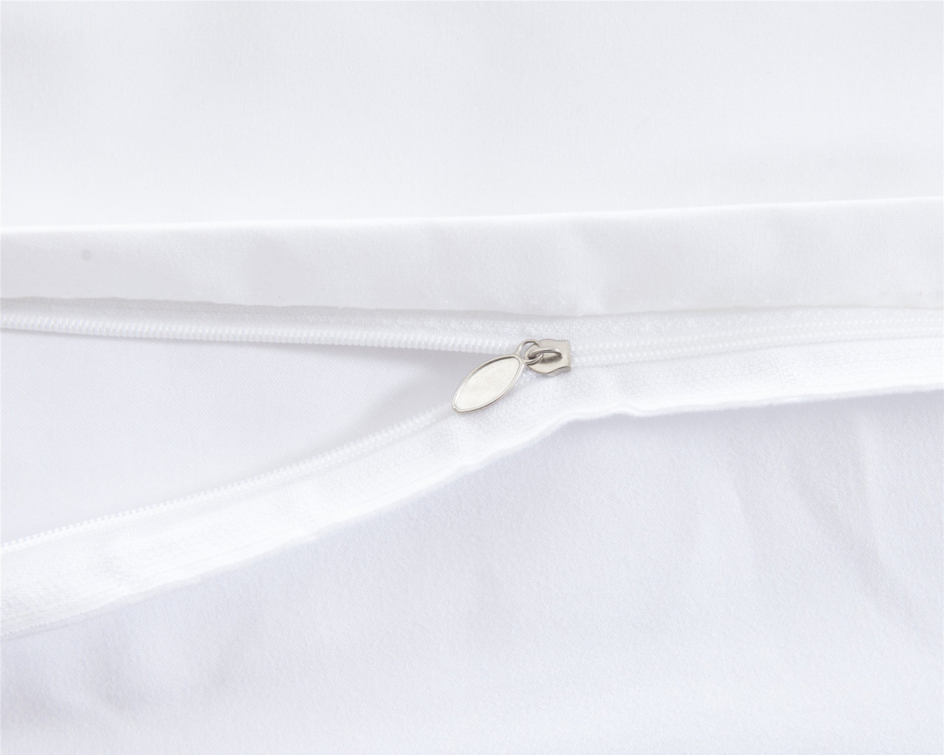 KTX-792979 Elegant Black and White Cat-Themed 3D Bedding Set - 4-Piece Polyester Cotton Comforter Ensemble