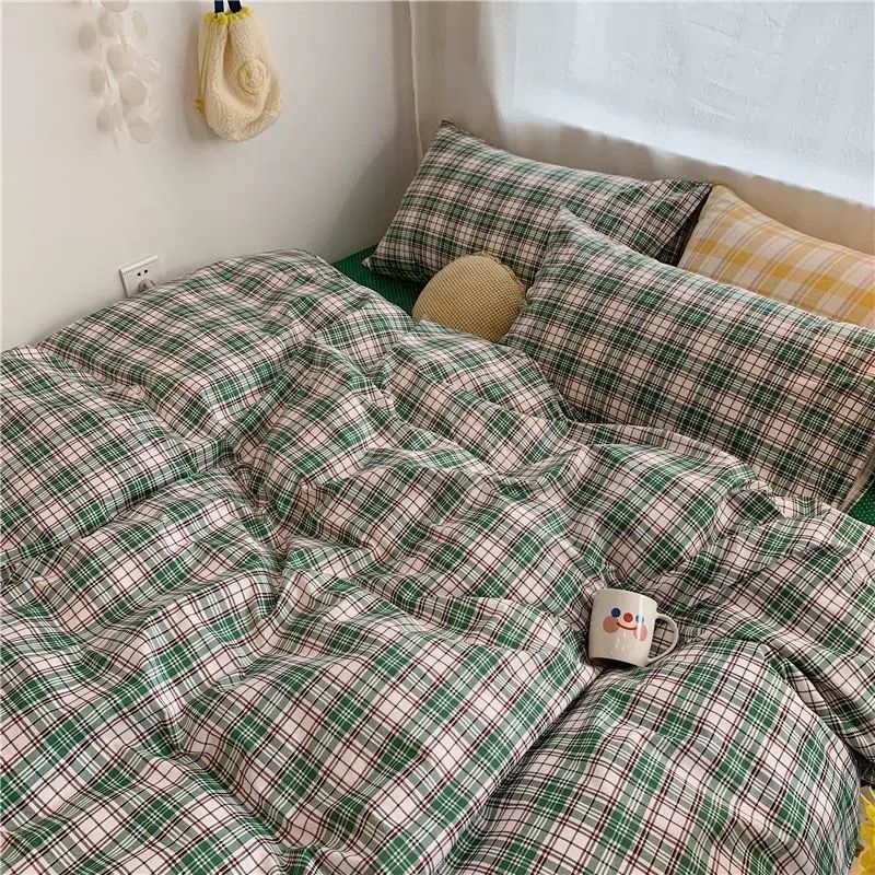 KTX-799059 Checkered Polyester Fiber Bedding Set, Includes Duvet Cover and Sheet, Four-Piece Collection