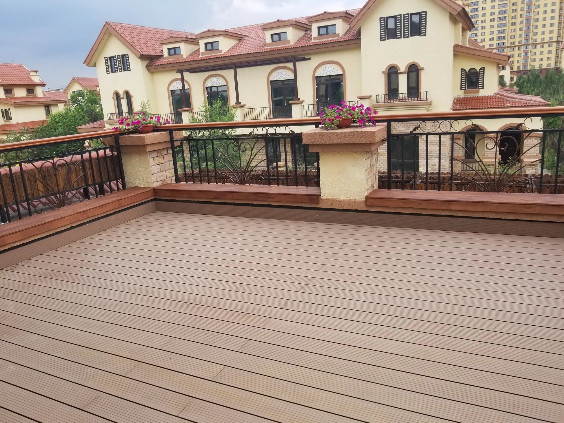 KTX-808147 Durable Composite Wood Plastic Decking for Garden and Courtyard Flooring in Various Colours