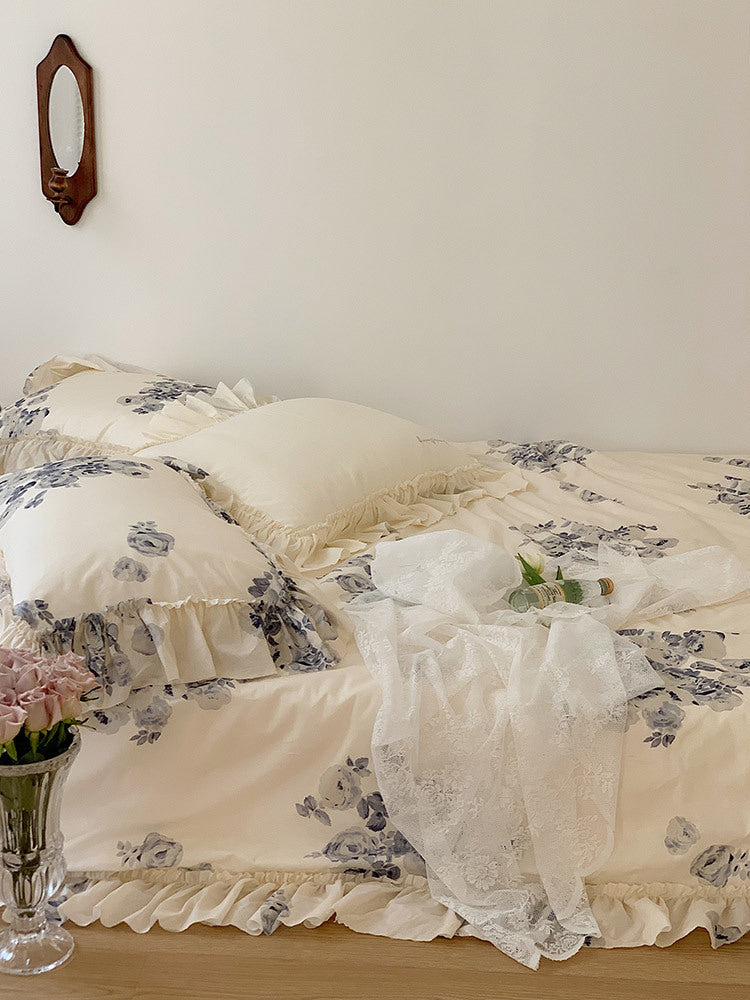 KTX-823443 Cotton Four-Piece Girl's Bedding Set with Heart and Lotus Leaf Lace Design