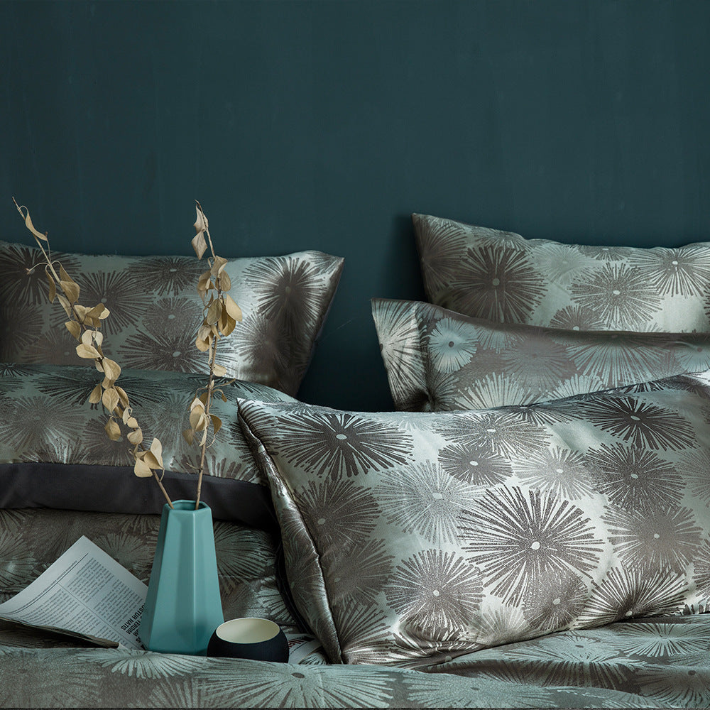 KTX-841555 Jacquard Three-Piece Polyester Bedding Set in Various Sizes and Styles