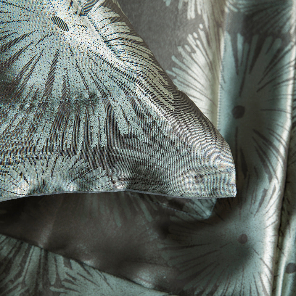 KTX-841555 Jacquard Three-Piece Polyester Bedding Set in Various Sizes and Styles