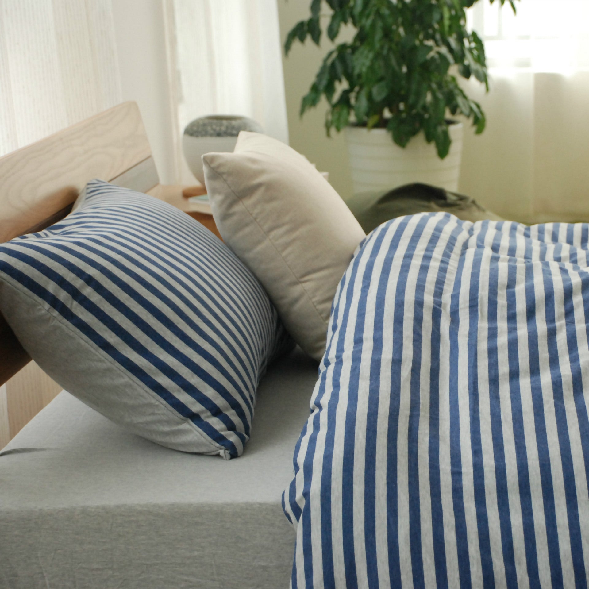 KTX-841875 Striped Cotton Four-Piece Bedding Set for Various Bed Sizes